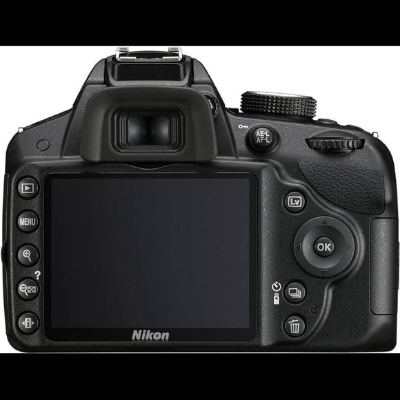 Nikon D3200 DSLR camera comes with 5 batteries,charger, and two lenses - Picture 2 of 2